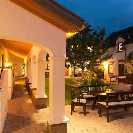 Winzerhof Kiss Hotell Jois Exteriör bild