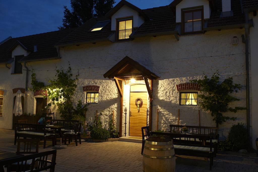 Winzerhof Kiss Hotell Jois Exteriör bild