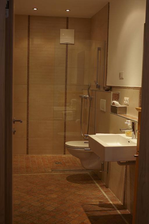 Winzerhof Kiss Hotell Jois Rum bild